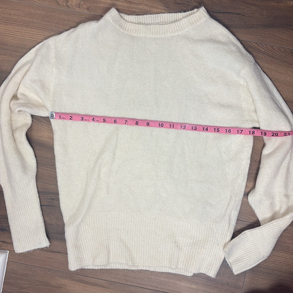 H&M Sweater - Picture 6 of 6